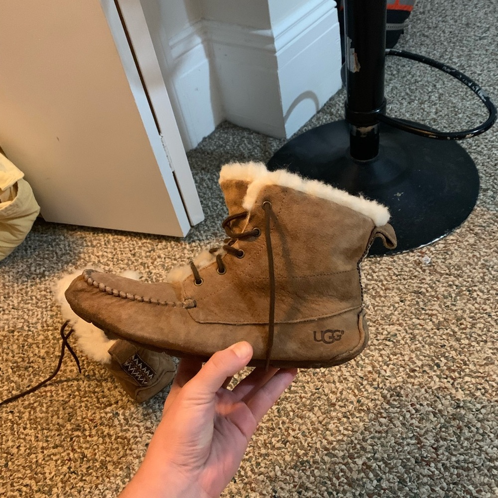 #uggs moccasin lightly worn size 7 W